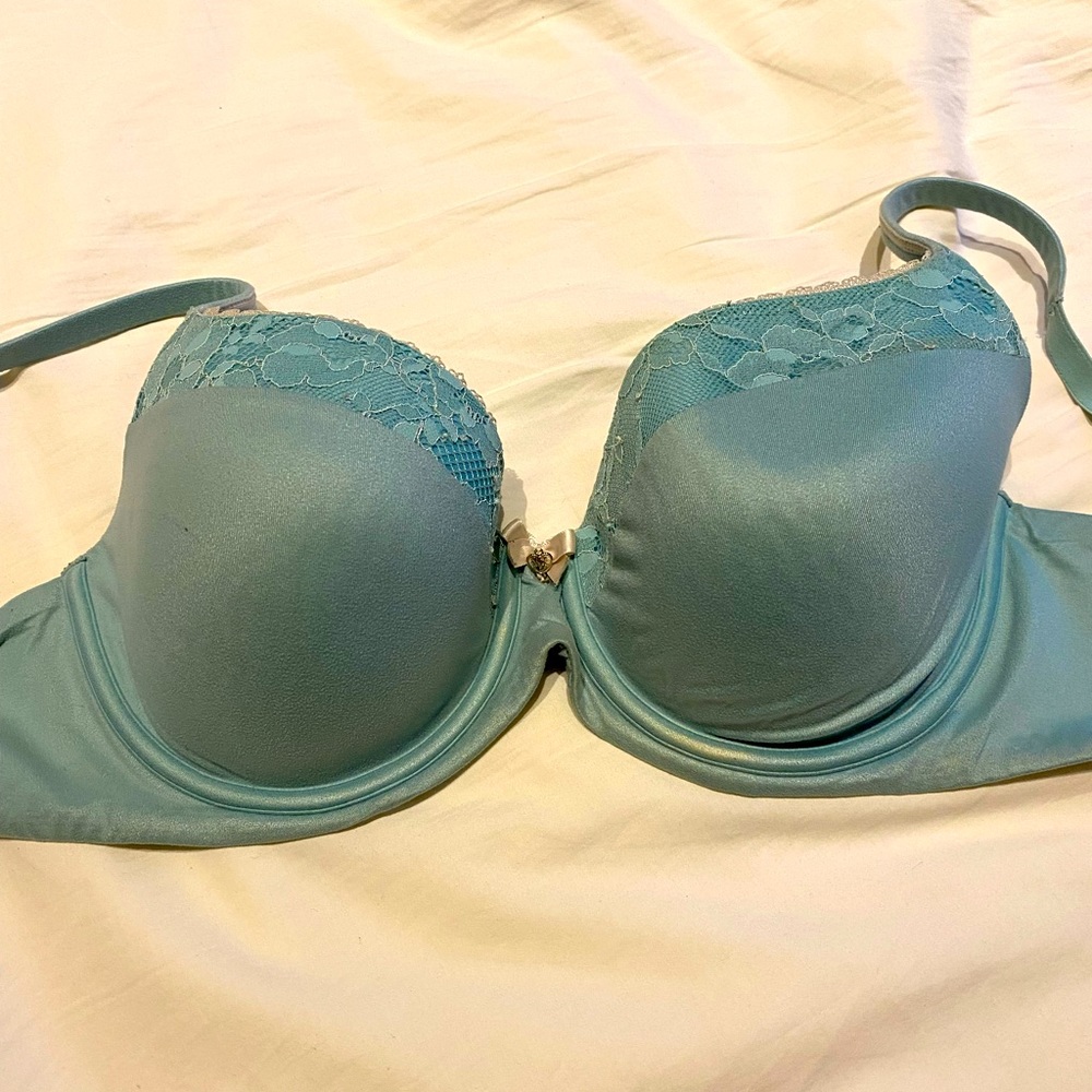 Victoria’s Secret sky blu lace bra, size 36D